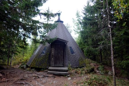 Chatka na kopci Ryläys pod rozhlednou